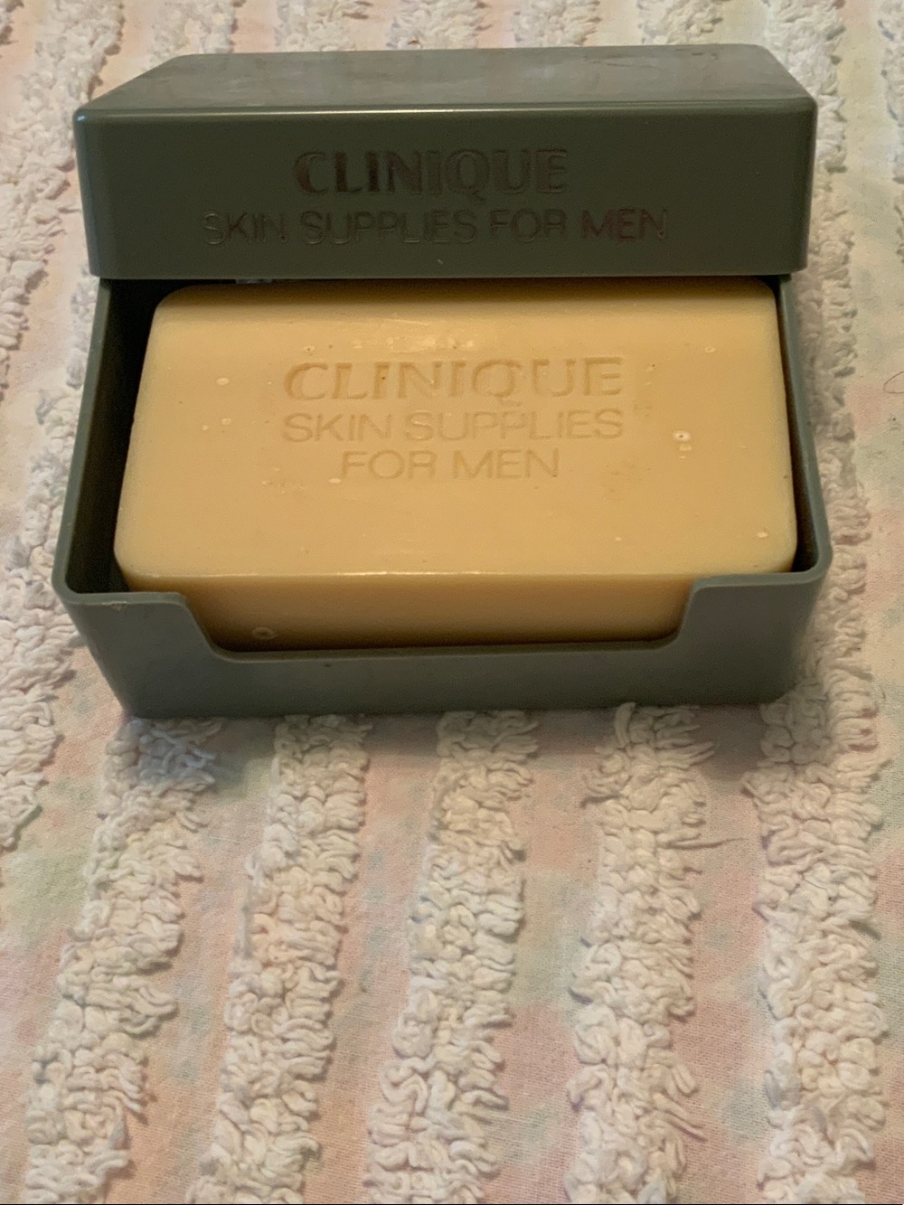 Clinique Men’s Travel Face Soap - Regular Strength Olive Green Case